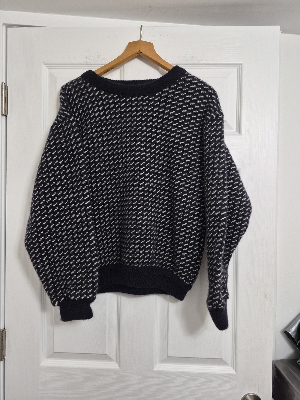 L.L. Bean Black and White Patterned Crewneck  70s Sweater 80% Wool 20% Rayon